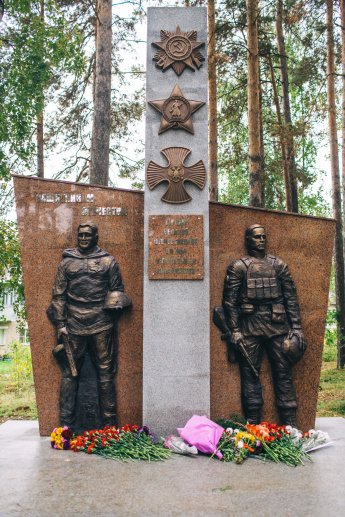 Открытие памятника в  п. Красный Яр